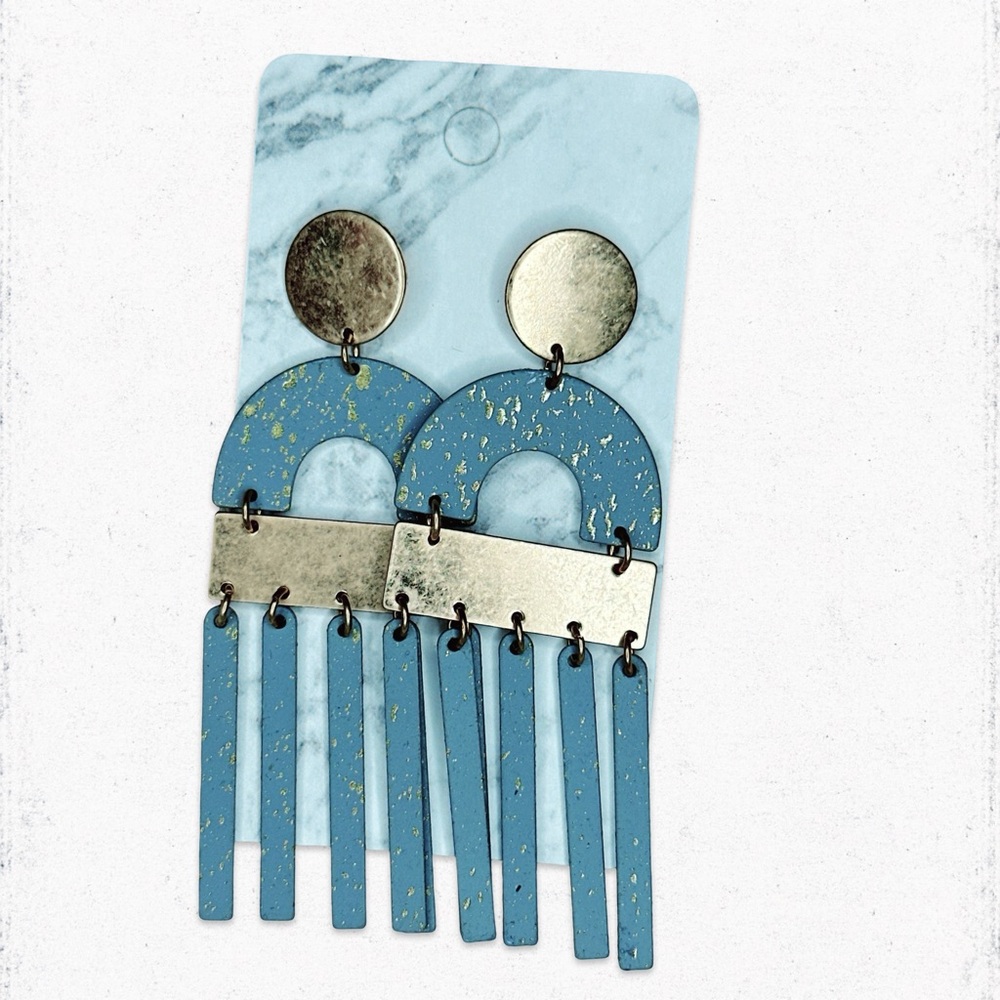 7010. Statement Earrings Metal Vintage